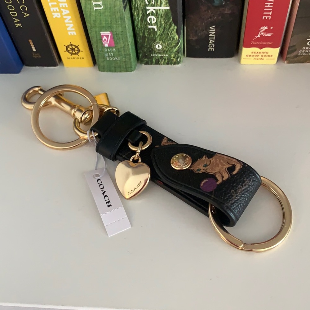 Coach Trigger Snap Cat Heart Charm Keychain Black Gold Leather NWT